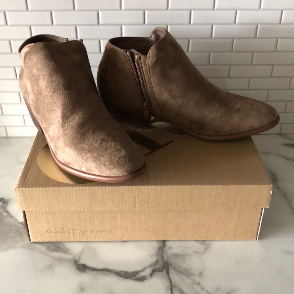Brown suede size 8 booties